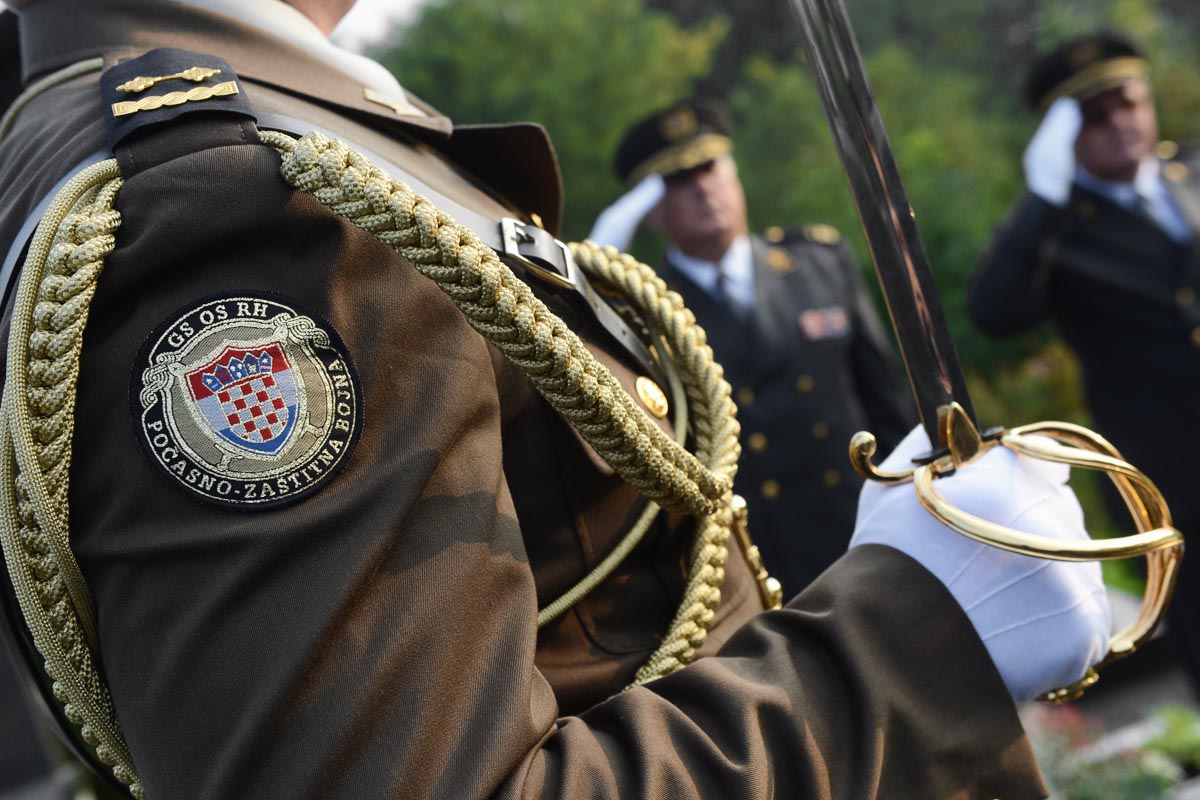 https://www.morh.hr/wp-content/gallery/obiljezena-obljetnica-gs-osrh/mirogoj_07102014_6714.JPG