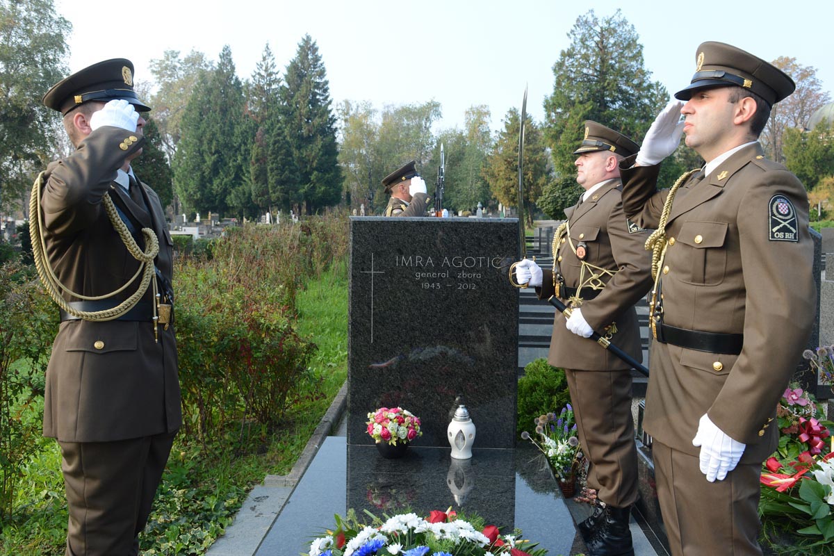 https://www.morh.hr/wp-content/gallery/obiljezena-obljetnica-gs-osrh/mirogoj_07102014_6736.JPG