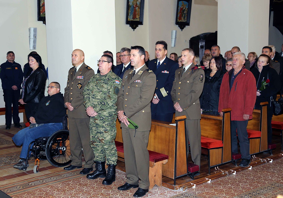 https://www.morh.hr/wp-content/gallery/obiljezena-obljetnica-vojne-kapelanije-zss-a/delnice_08112019_05.jpg