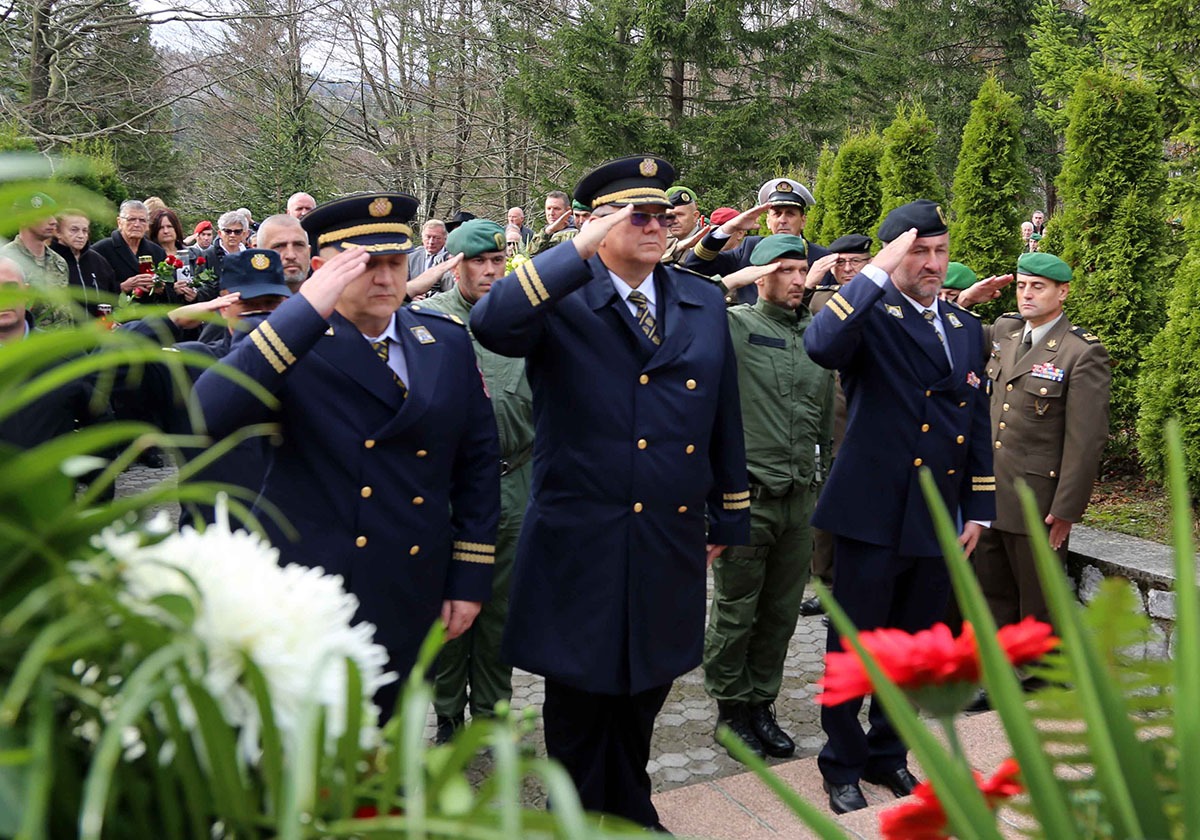 https://www.morh.hr/wp-content/gallery/obiljezena-obljetnica-vojne-kapelanije-zss-a/delnice_08112019_11.jpg