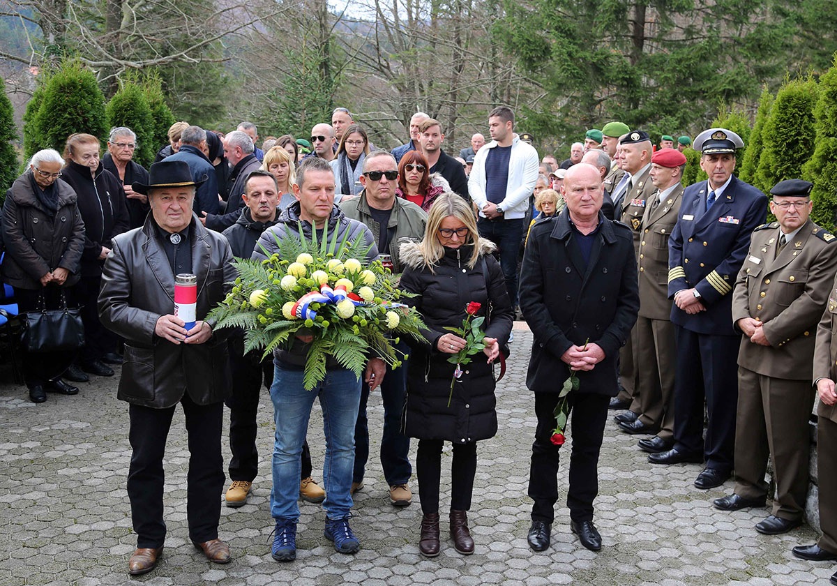 https://www.morh.hr/wp-content/gallery/obiljezena-obljetnica-vojne-kapelanije-zss-a/delnice_08112019_12.jpg