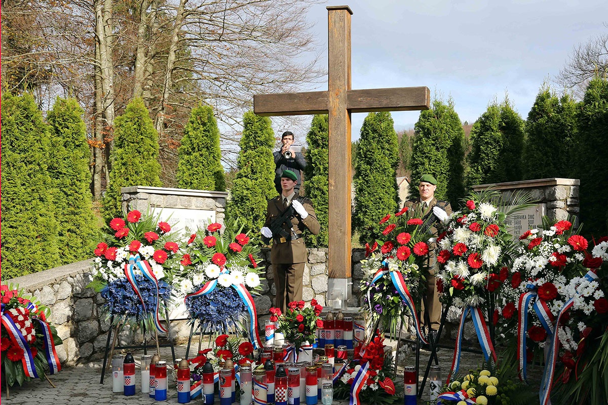 https://www.morh.hr/wp-content/gallery/obiljezena-obljetnica-vojne-kapelanije-zss-a/delnice_08112019_14.jpg