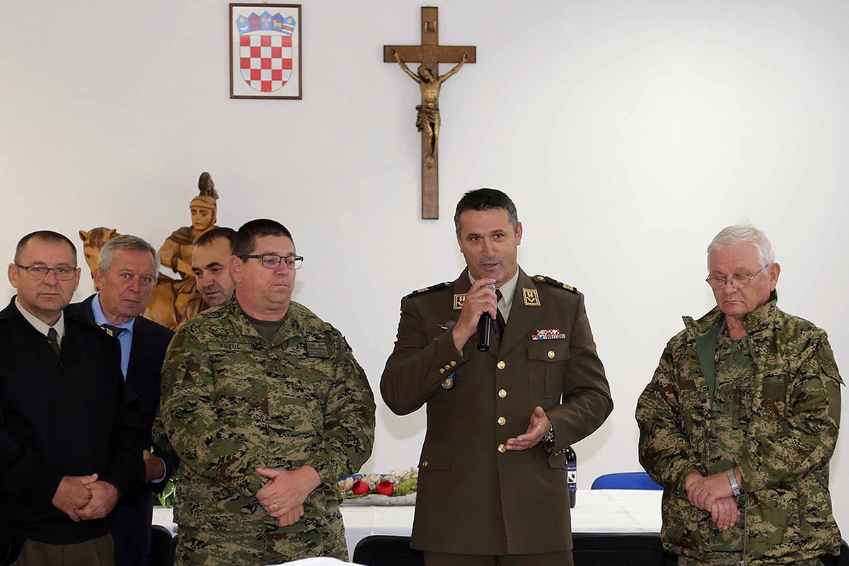 https://www.morh.hr/wp-content/gallery/obiljezena-obljetnica-vojne-kapelanije-zss-a/delnice_08112019_15.jpg