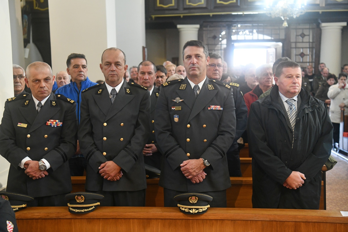 https://www.morh.hr/wp-content/gallery/obiljezena-obljetnica-vojne-kapelanije-zss-a/obljetnica_vojne_kapelanije_zss_09112018_01.jpg
