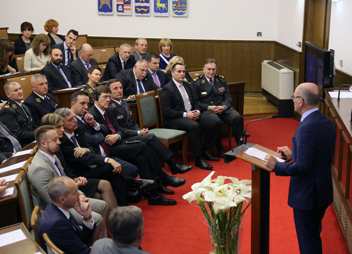 https://www.morh.hr/wp-content/gallery/obiljezena-sedma-obljetnica-ulaska-republike-hrvatske-u-nato/nato_07042016_25.jpg