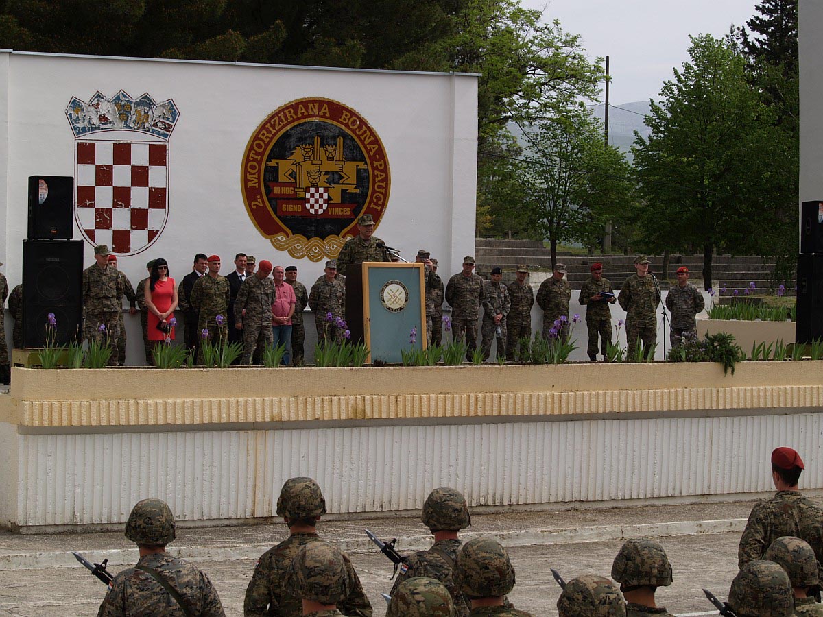 https://www.morh.hr/wp-content/gallery/obljetnica-4-gardijske-brigade-i-6-obljetnica-2-motorizirane-bojne-pauci/pauci_30042013_05.jpg