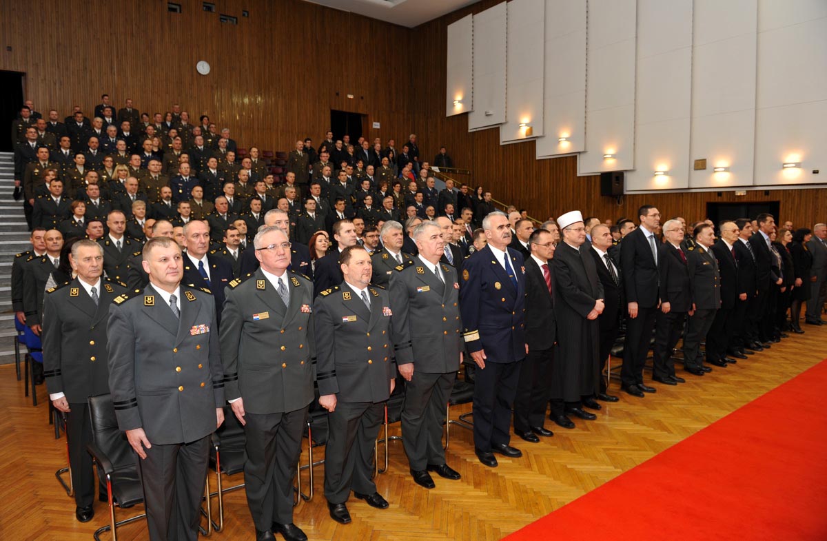 https://www.morh.hr/wp-content/gallery/obljetnica-prijema-rh-u-nato-i-sudjelovanja-u-misiji-isaf/nato_04042013_03.jpg