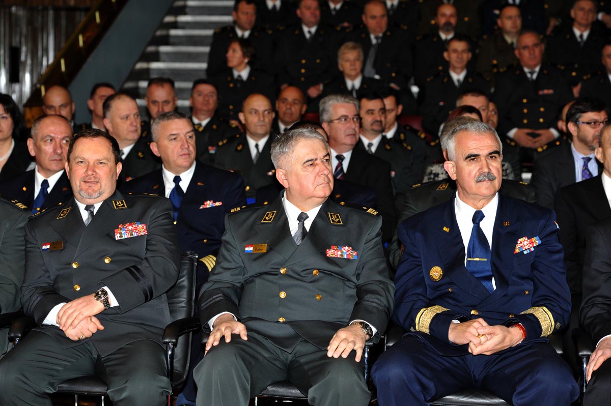 https://www.morh.hr/wp-content/gallery/obljetnica-prijema-rh-u-nato-i-sudjelovanja-u-misiji-isaf/nato_04042013_04.jpg