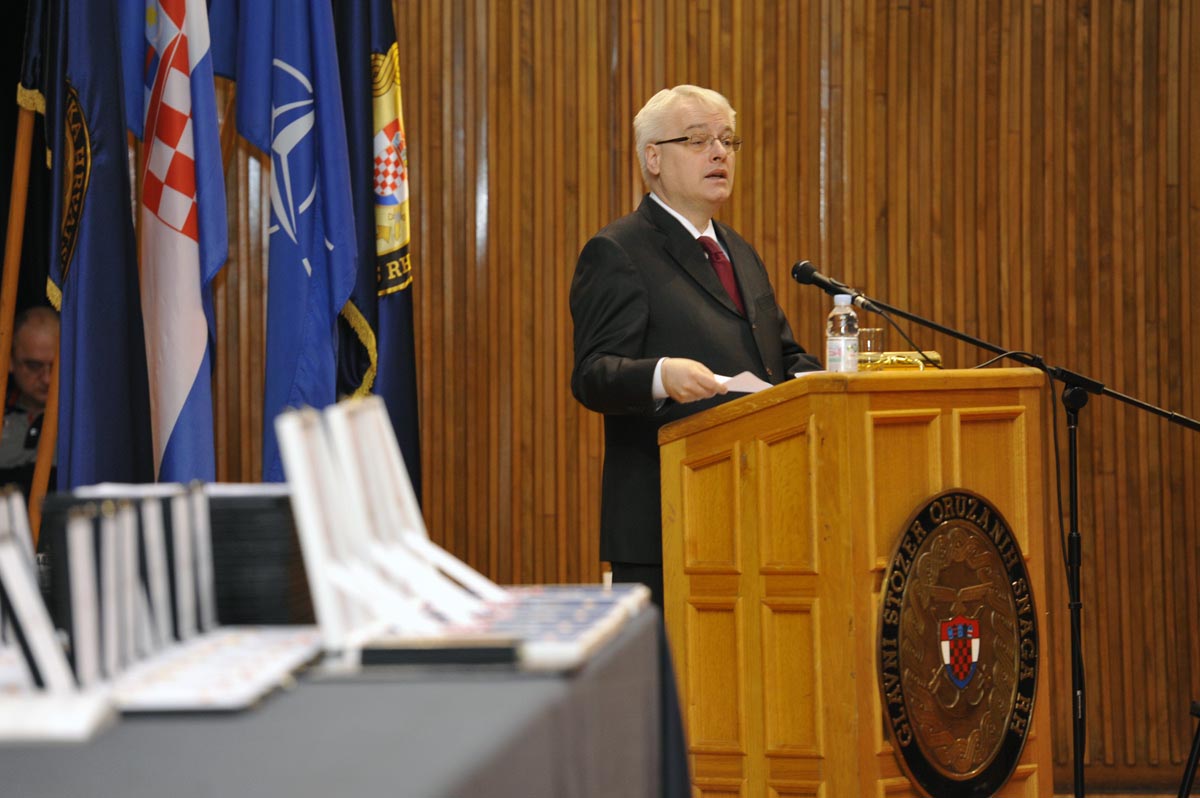 https://www.morh.hr/wp-content/gallery/obljetnica-prijema-rh-u-nato-i-sudjelovanja-u-misiji-isaf/nato_04042013_06.jpg