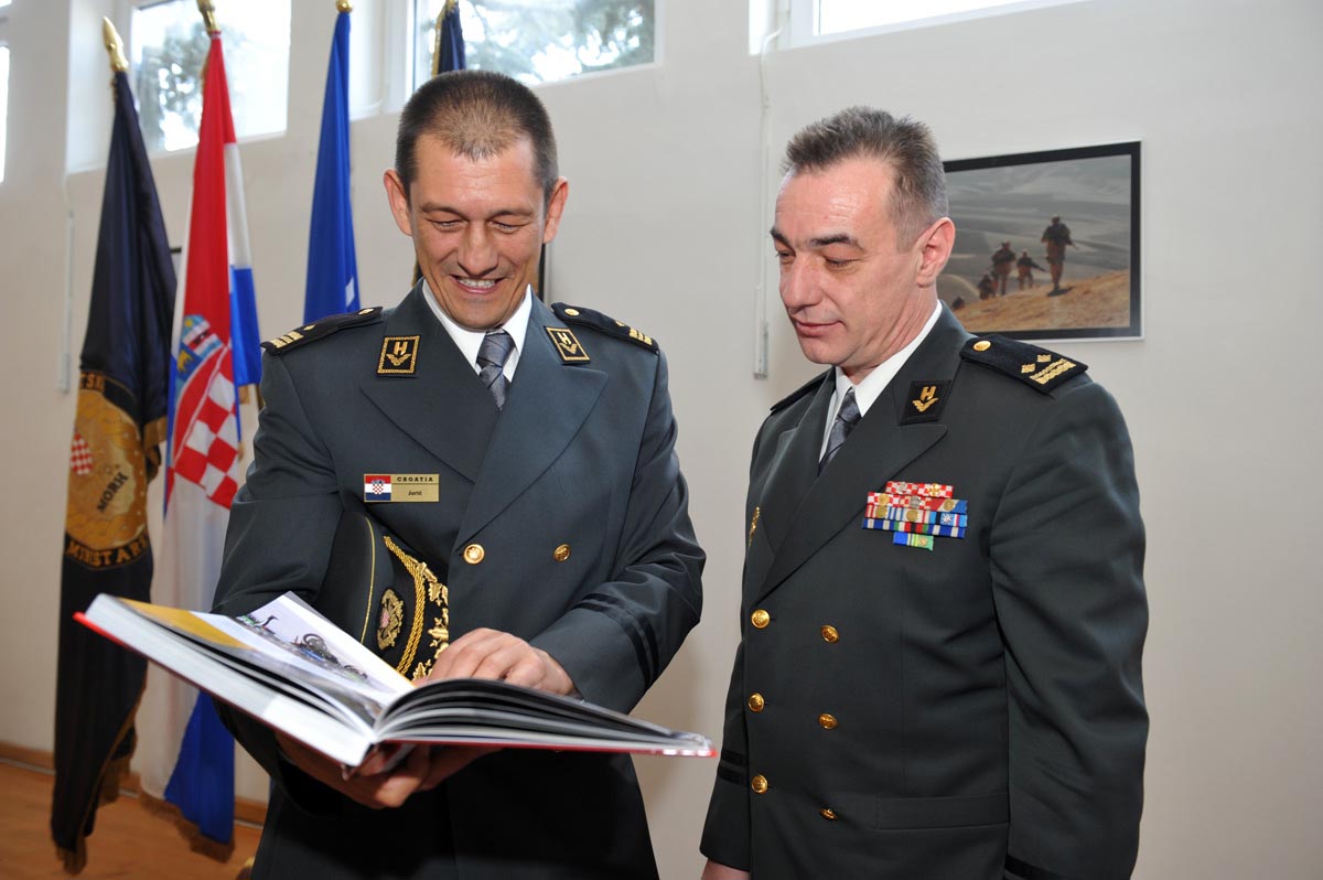 https://www.morh.hr/wp-content/gallery/obljetnica-prijema-rh-u-nato-i-sudjelovanja-u-misiji-isaf/nato_04042013_10.jpg