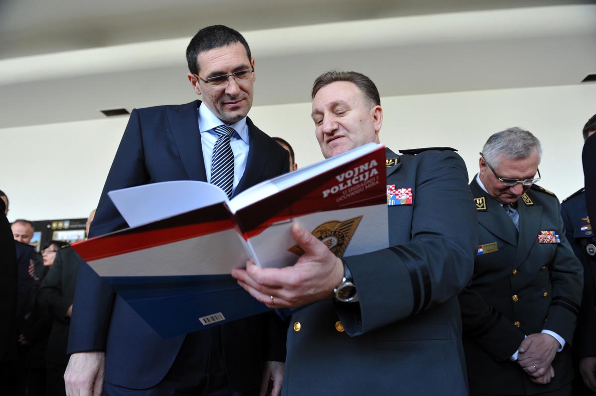 https://www.morh.hr/wp-content/gallery/obljetnica-prijema-rh-u-nato-i-sudjelovanja-u-misiji-isaf/nato_04042013_12.jpg