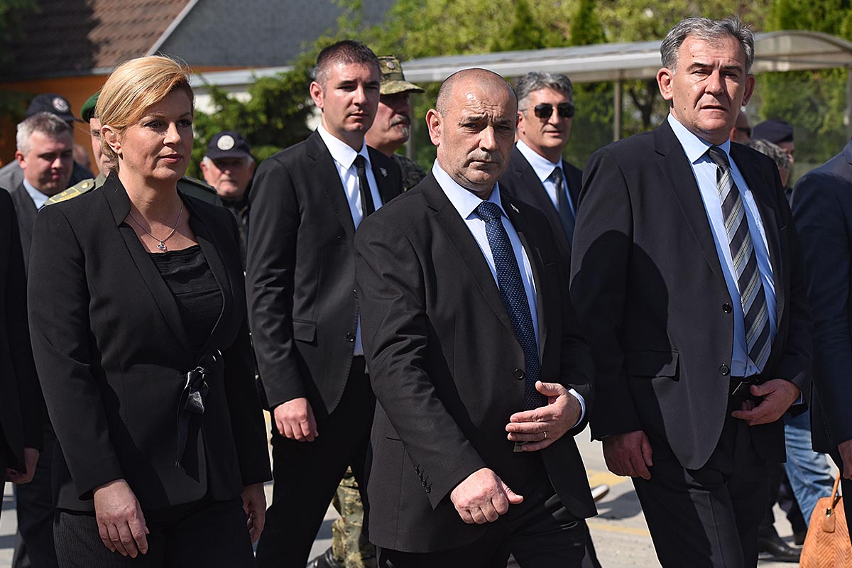 https://www.morh.hr/wp-content/gallery/obljetnica-stradanja-policajaca-u-borovu-selu/borovo_02052017_03.jpg