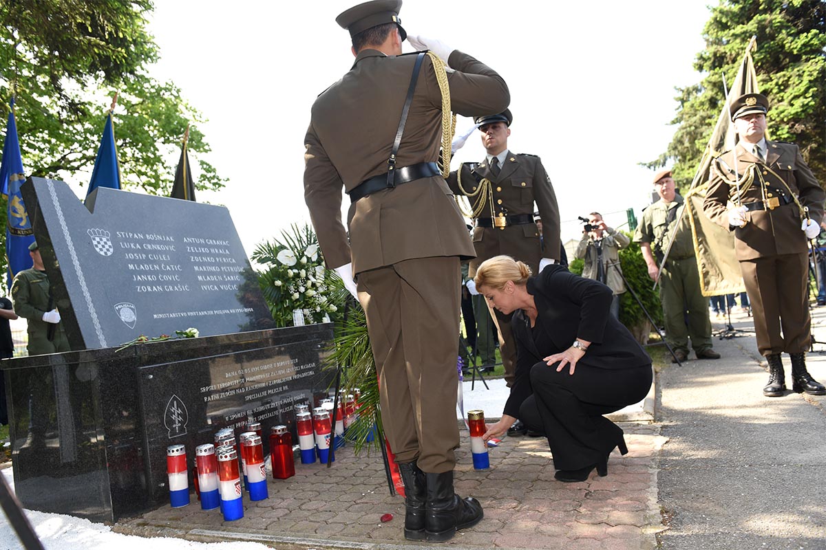 https://www.morh.hr/wp-content/gallery/obljetnica-stradanja-policajaca-u-borovu-selu/borovo_02052017_05.jpg
