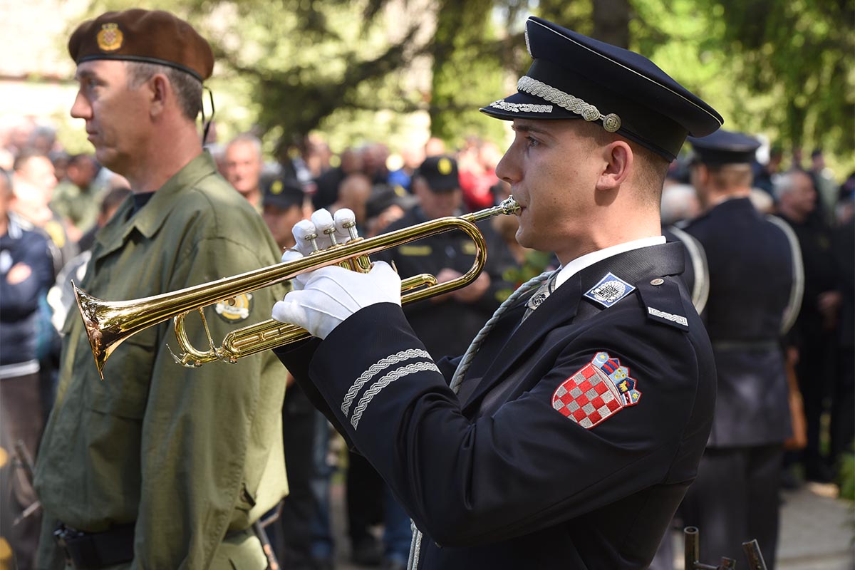 https://www.morh.hr/wp-content/gallery/obljetnica-stradanja-policajaca-u-borovu-selu/borovo_02052017_08.jpg