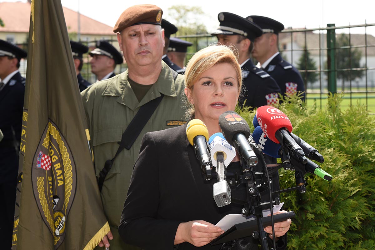 https://www.morh.hr/wp-content/gallery/obljetnica-stradanja-policajaca-u-borovu-selu/borovo_02052017_10.jpg