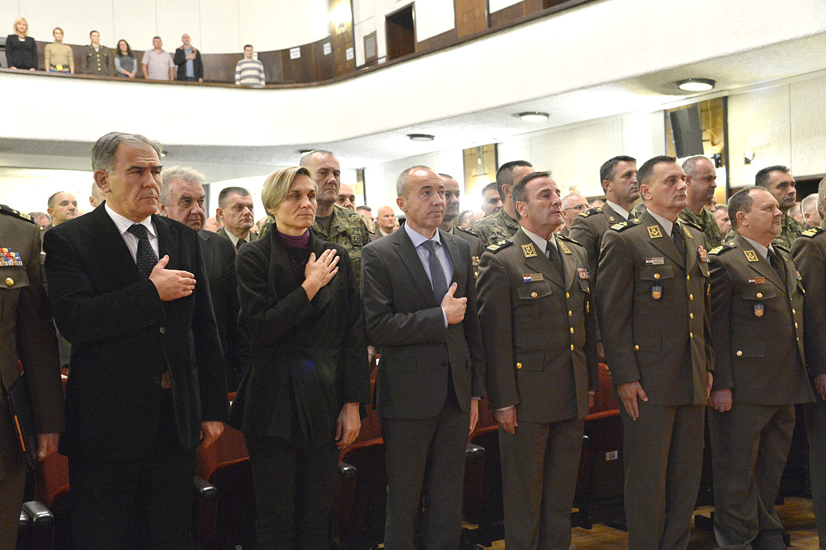 https://www.morh.hr/wp-content/gallery/obracanje-ministra-obrane-djelatnicima-morh-a-i-gs-osrh/0003obracanje_mo.jpg