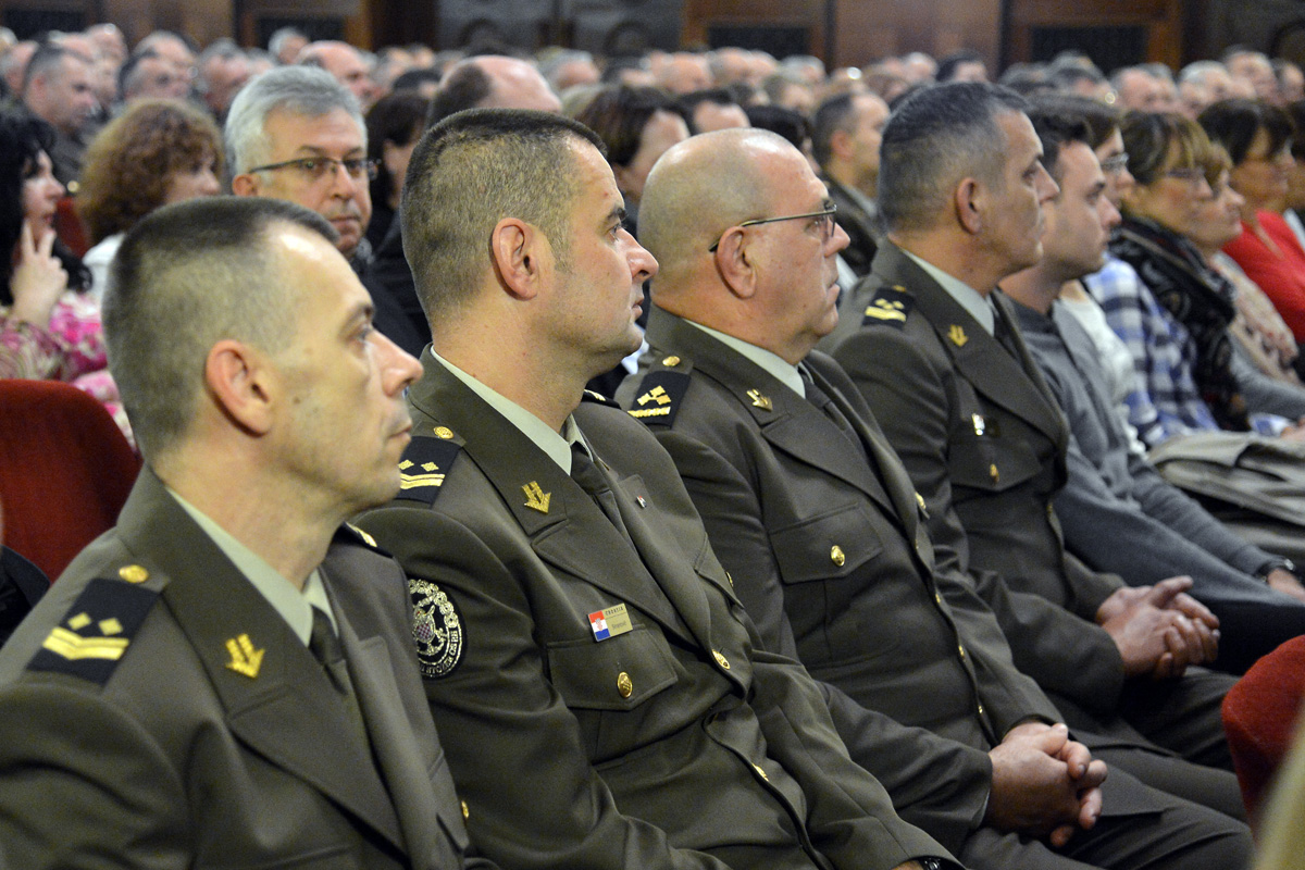 https://www.morh.hr/wp-content/gallery/obracanje-ministra-obrane-djelatnicima-morh-a-i-gs-osrh/0005obracanje_mo.jpg