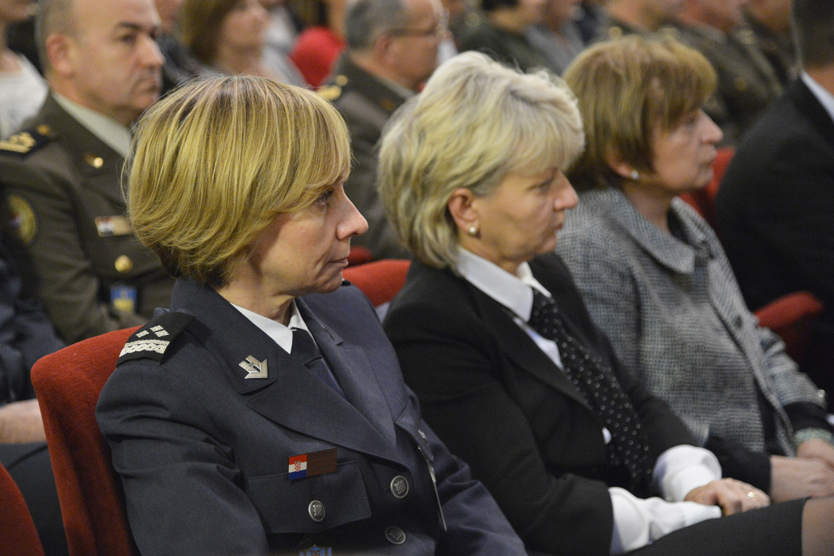 https://www.morh.hr/wp-content/gallery/obracanje-ministra-obrane-djelatnicima-morh-a-i-gs-osrh/0009obracanje_mo.jpg