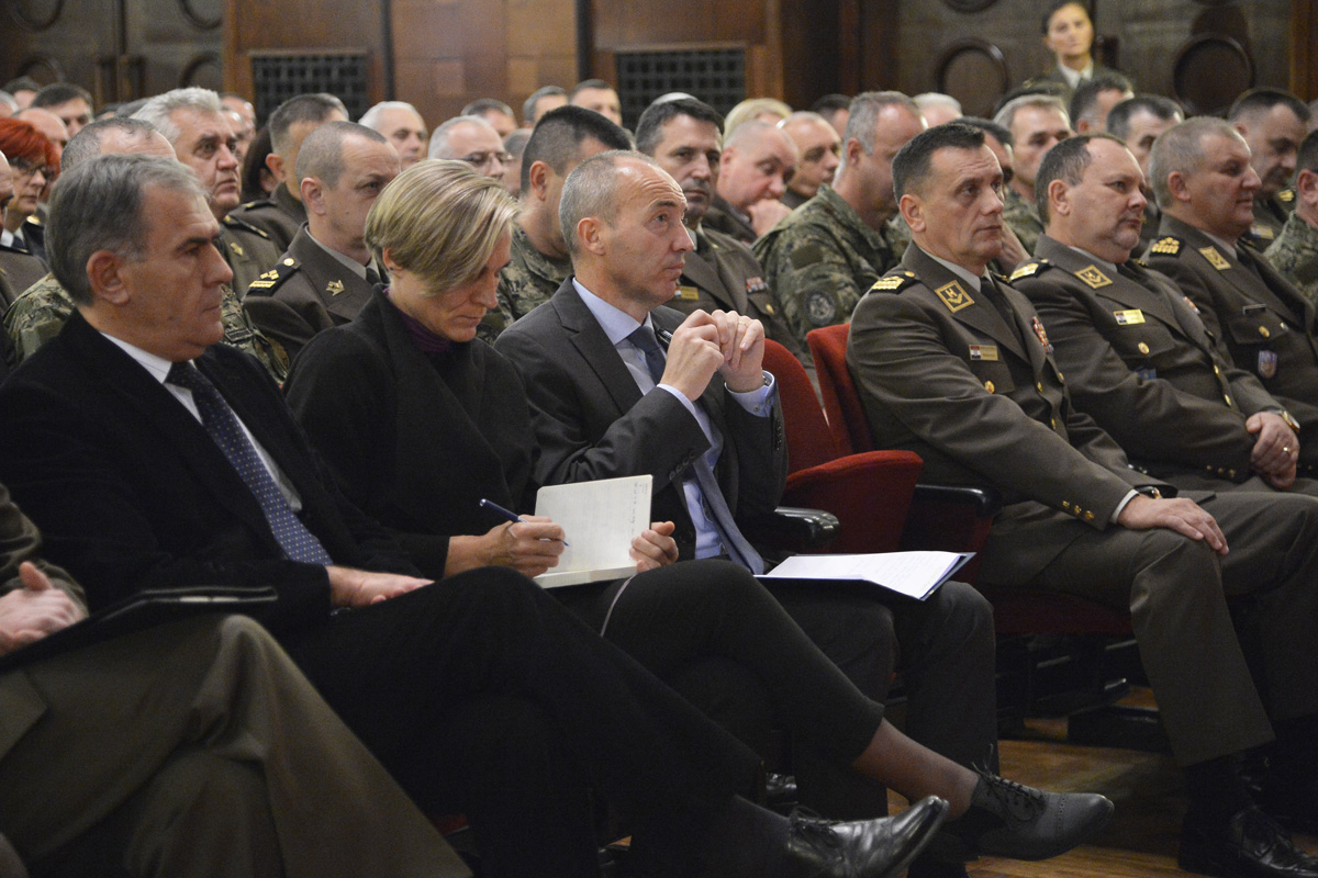 https://www.morh.hr/wp-content/gallery/obracanje-ministra-obrane-djelatnicima-morh-a-i-gs-osrh/0010obracanje_mo.jpg