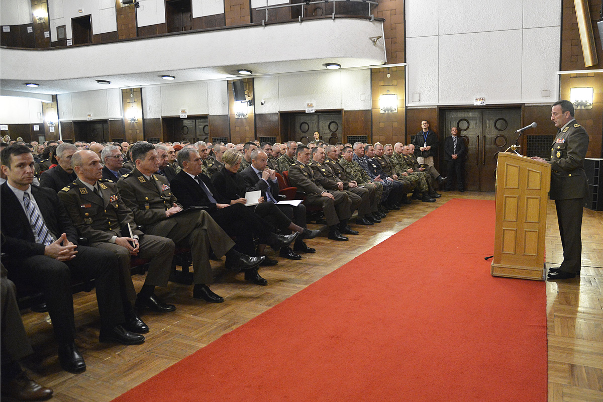 https://www.morh.hr/wp-content/gallery/obracanje-ministra-obrane-djelatnicima-morh-a-i-gs-osrh/0011obracanje_mo.jpg