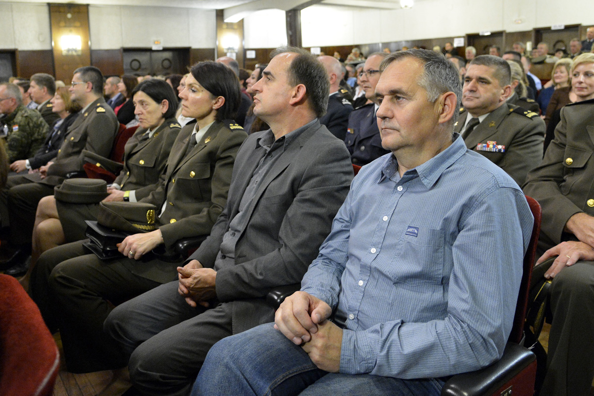 https://www.morh.hr/wp-content/gallery/obracanje-ministra-obrane-djelatnicima-morh-a-i-gs-osrh/0018obracanje_mo.jpg