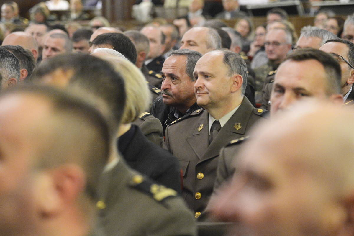 https://www.morh.hr/wp-content/gallery/obracanje-ministra-obrane-djelatnicima-morh-a-i-gs-osrh/0020obracanje_mo.jpg