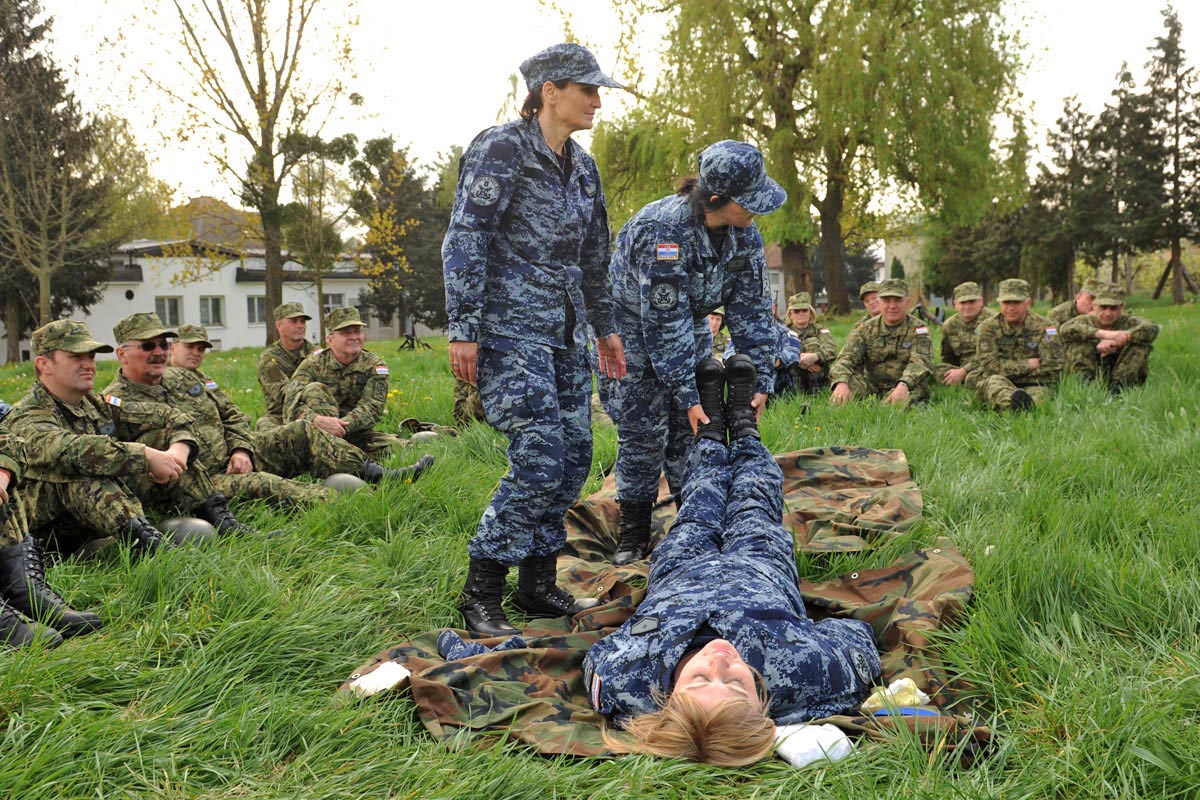 https://www.morh.hr/wp-content/gallery/obuka-vojnih-specijalista-u-pozegi/specijalisti_07042014_12.jpg