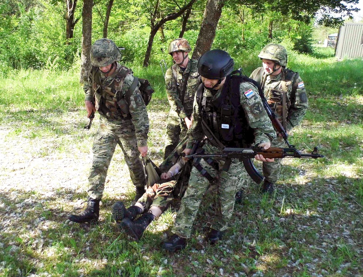 https://www.morh.hr/wp-content/gallery/obuka-za-borbenog-spasioca-u-poegi/borbeni_spasioci_03052013_03.jpg