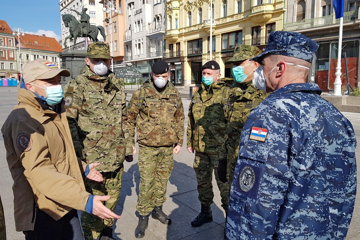 https://www.morh.hr/wp-content/gallery/od-ranih-jutarnjih-sati-150-vojnika-nastavlja-pomagati-zagrebu/20200323-091203-potres-zg.jpg
