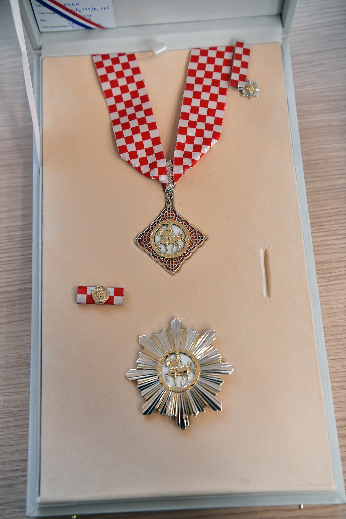 https://www.morh.hr/wp-content/gallery/odlikovanje-bivseg-austrijskog-ministra-obrane-kunaseka/veleposlanik_austrije_20191114_03.jpg