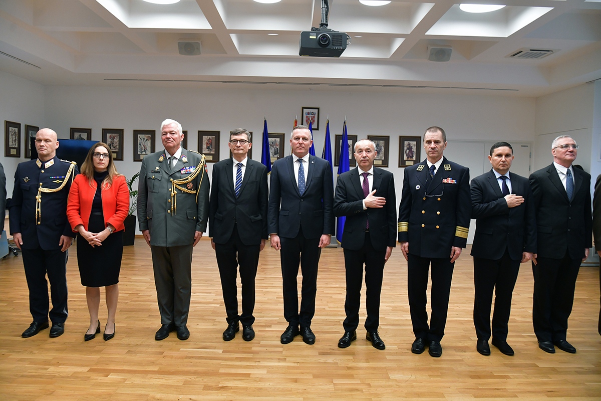 https://www.morh.hr/wp-content/gallery/odlikovanje-bivseg-austrijskog-ministra-obrane-kunaseka/veleposlanik_austrije_20191114_09.jpg