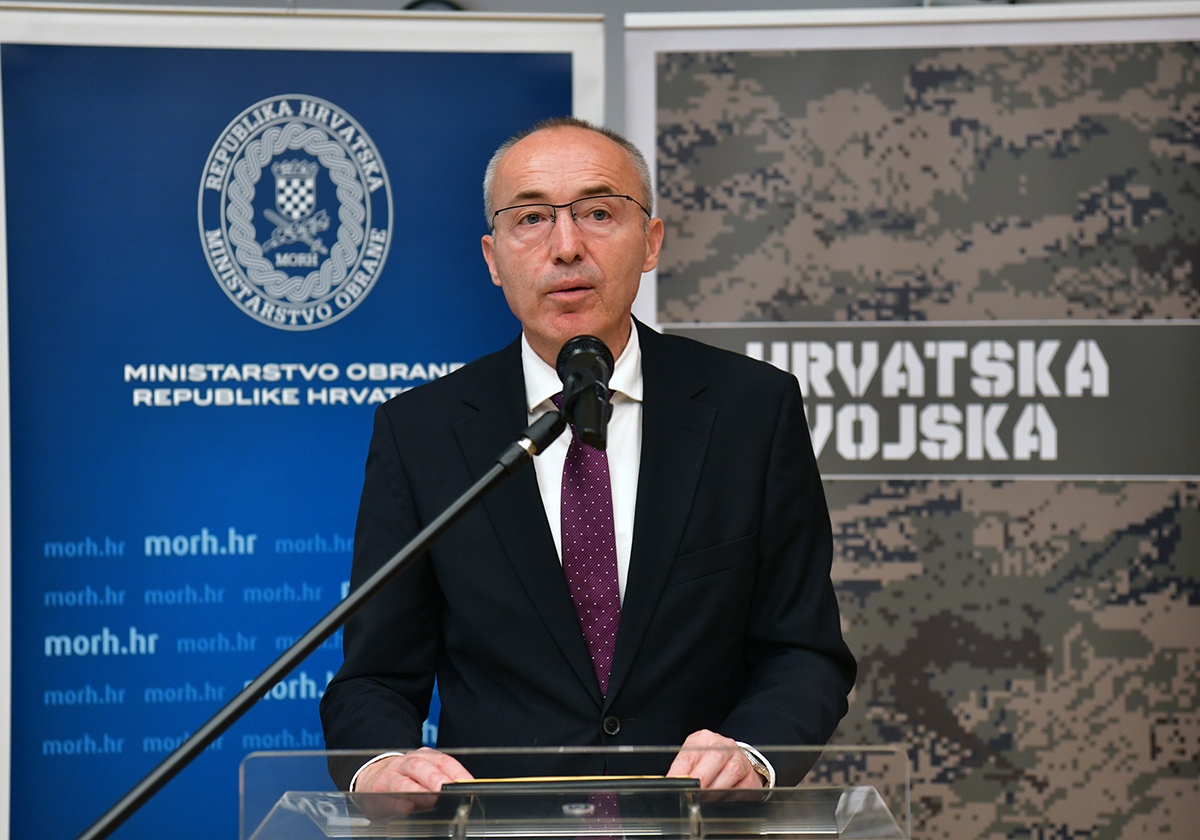 https://www.morh.hr/wp-content/gallery/odlikovanje-bivseg-austrijskog-ministra-obrane-kunaseka/veleposlanik_austrije_20191114_15.jpg
