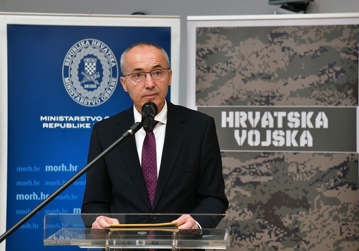 https://www.morh.hr/wp-content/gallery/odlikovanje-bivseg-austrijskog-ministra-obrane-kunaseka/veleposlanik_austrije_20191114_17.jpg