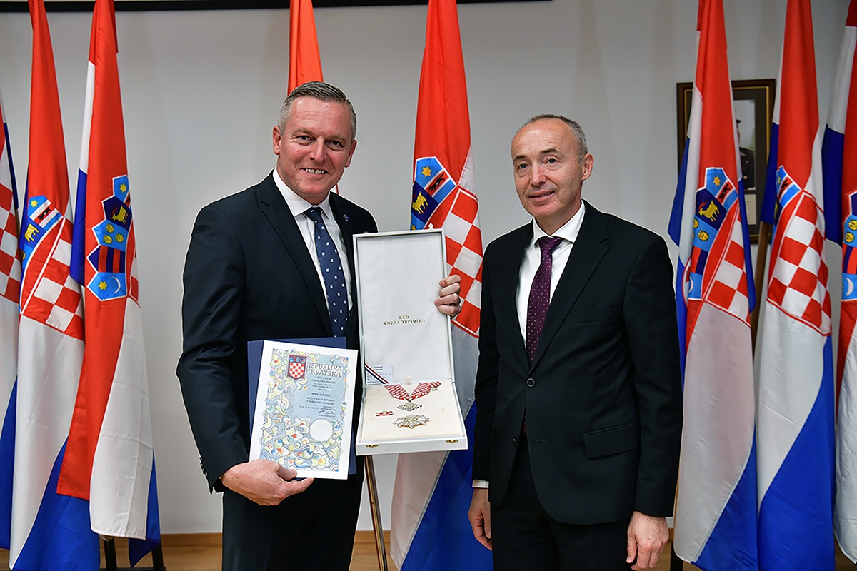https://www.morh.hr/wp-content/gallery/odlikovanje-bivseg-austrijskog-ministra-obrane-kunaseka/veleposlanik_austrije_20191114_29.jpg