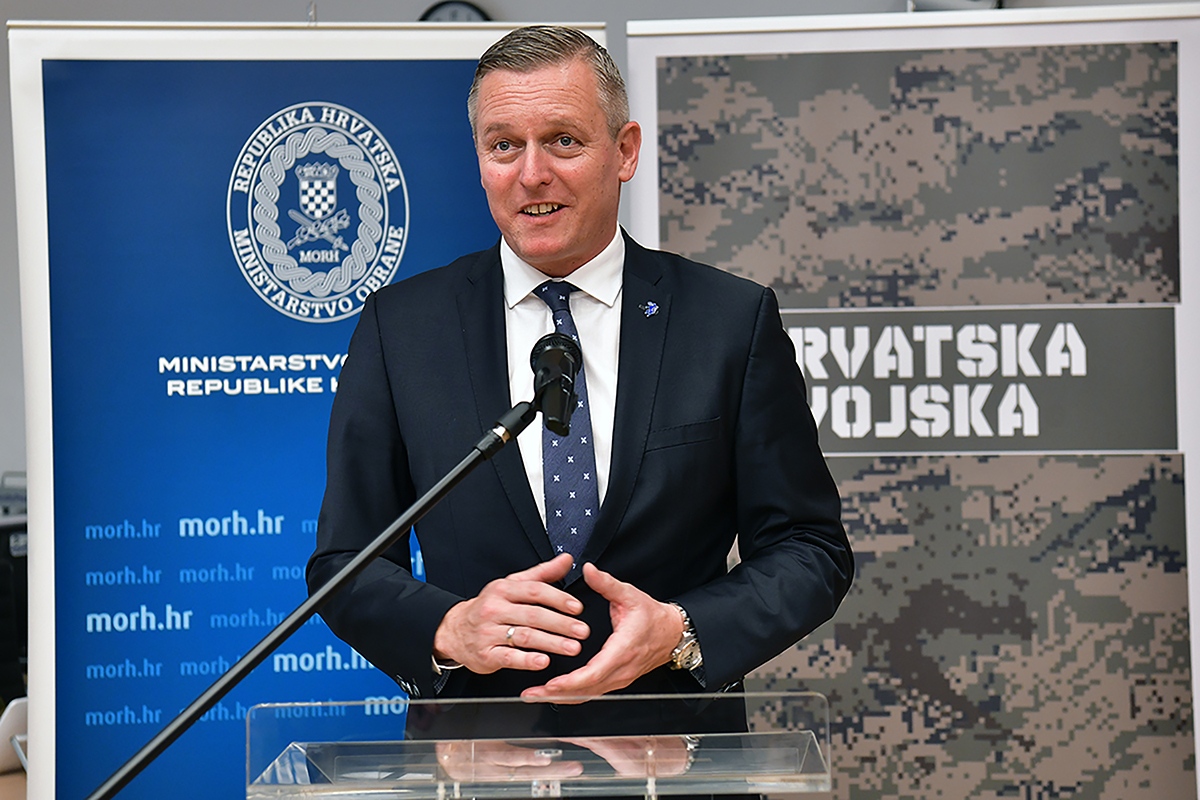 https://www.morh.hr/wp-content/gallery/odlikovanje-bivseg-austrijskog-ministra-obrane-kunaseka/veleposlanik_austrije_20191114_30.jpg