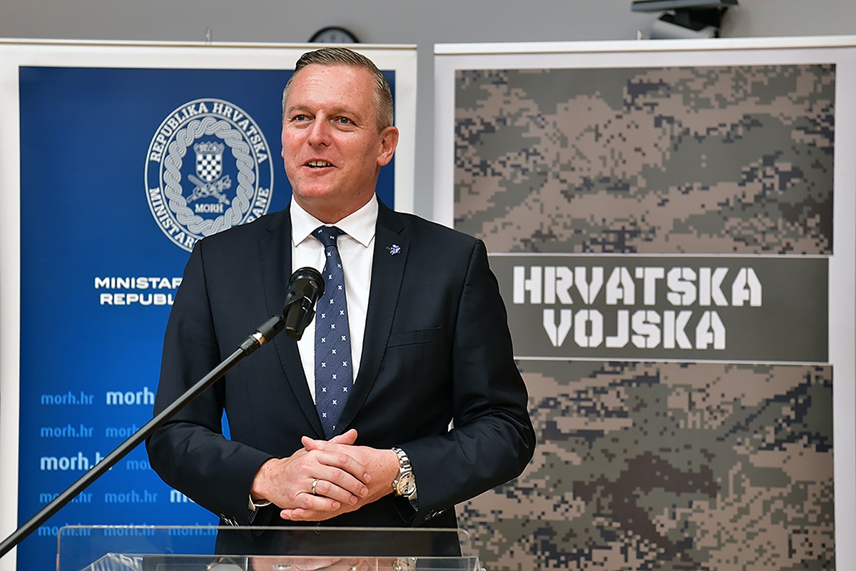 https://www.morh.hr/wp-content/gallery/odlikovanje-bivseg-austrijskog-ministra-obrane-kunaseka/veleposlanik_austrije_20191114_31.jpg