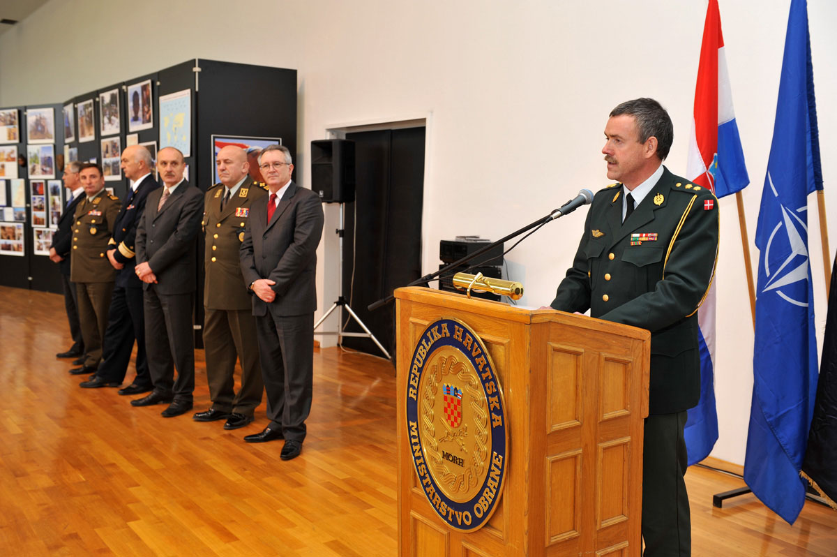 https://www.morh.hr/wp-content/gallery/odran-godinji-brifing-za-vojno-diplomatski-zbor-u-rh/vdz_16122010_v.jpg