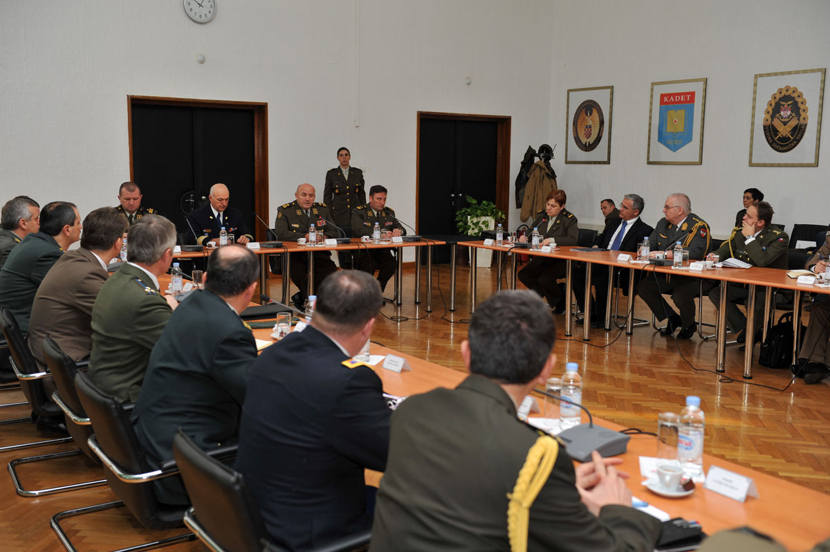 https://www.morh.hr/wp-content/gallery/odran-godinji-brifing-za-vojno-diplomatski-zbor-u-rh/viz_03_20101216.jpg