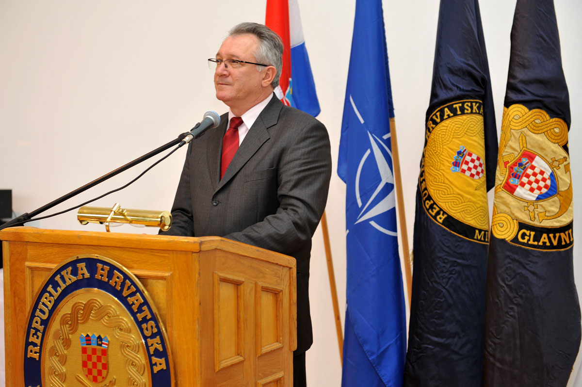 https://www.morh.hr/wp-content/gallery/odran-godinji-brifing-za-vojno-diplomatski-zbor-u-rh/viz_10_20101216.jpg