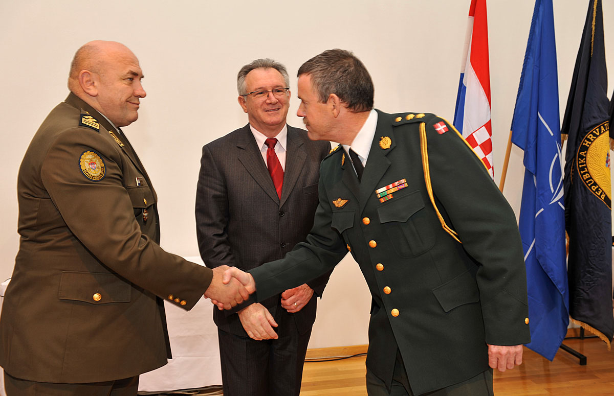 https://www.morh.hr/wp-content/gallery/odran-godinji-brifing-za-vojno-diplomatski-zbor-u-rh/viz_13_20101216.jpg