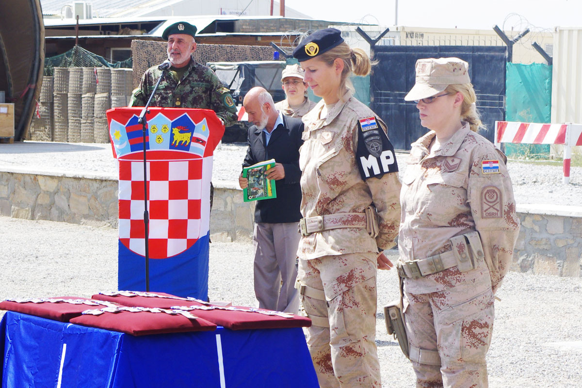 https://www.morh.hr/wp-content/gallery/odrana-primopredaja-izmeu-19-i-20-hrvcon-a-isaf/primopredaja_12092012_3.jpg