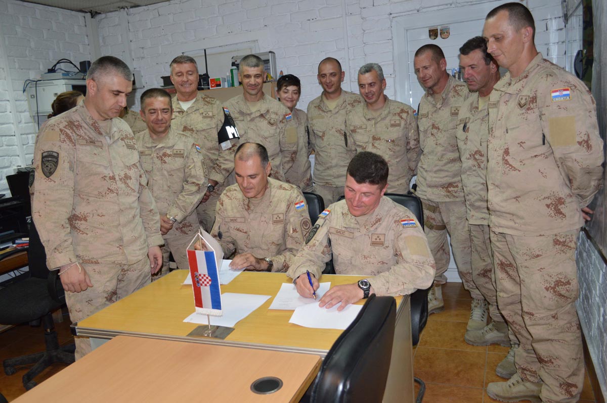 https://www.morh.hr/wp-content/gallery/odrana-primopredaja-izmeu-19-i-20-hrvcon-a-isaf/primopredaja_12092012_7.jpg