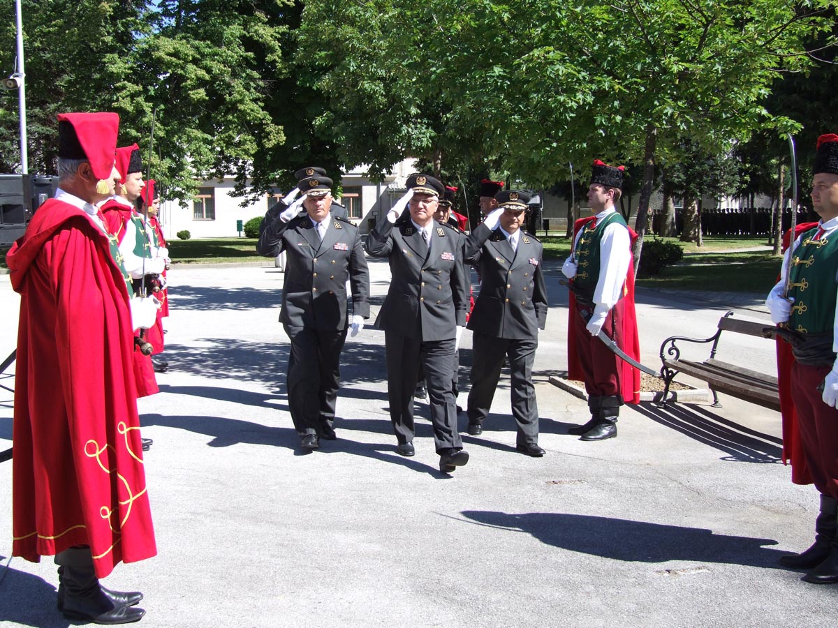 https://www.morh.hr/wp-content/gallery/odrana-sveana-prisega-desetog-narataja-dragovoljnih-ronika/pozega_18052013_01.jpg