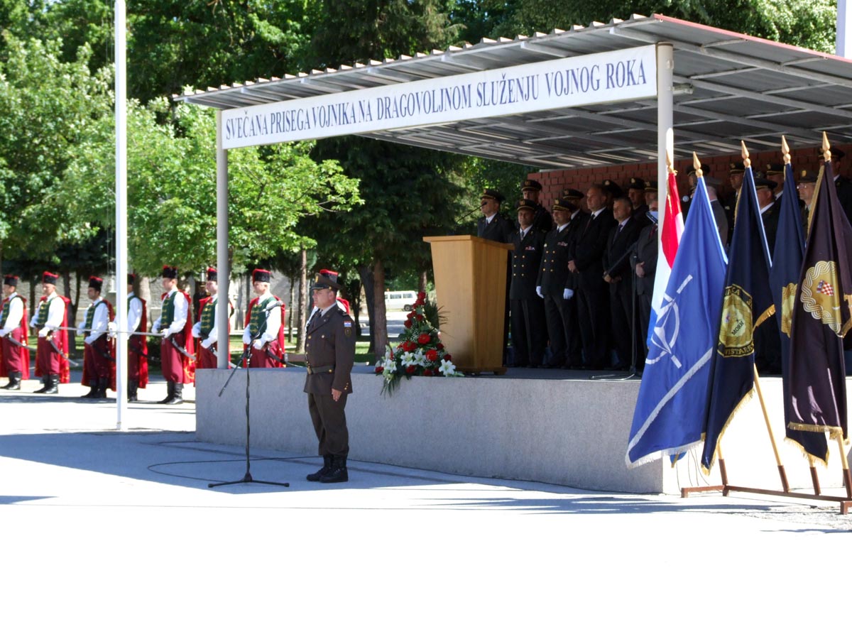 https://www.morh.hr/wp-content/gallery/odrana-sveana-prisega-desetog-narataja-dragovoljnih-ronika/pozega_18052013_06.jpg