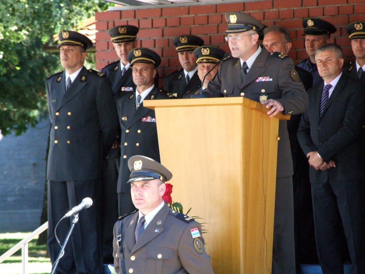 https://www.morh.hr/wp-content/gallery/odrana-sveana-prisega-desetog-narataja-dragovoljnih-ronika/pozega_18052013_07.jpg