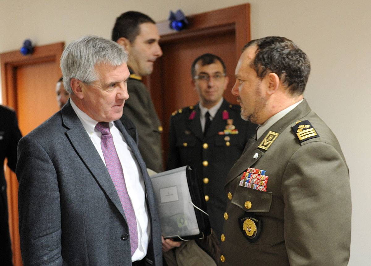 https://www.morh.hr/wp-content/gallery/odrane-bilateralne-konzultacije-morh-a-i-nato-a-08122010/simunovic_04_20101208.jpg