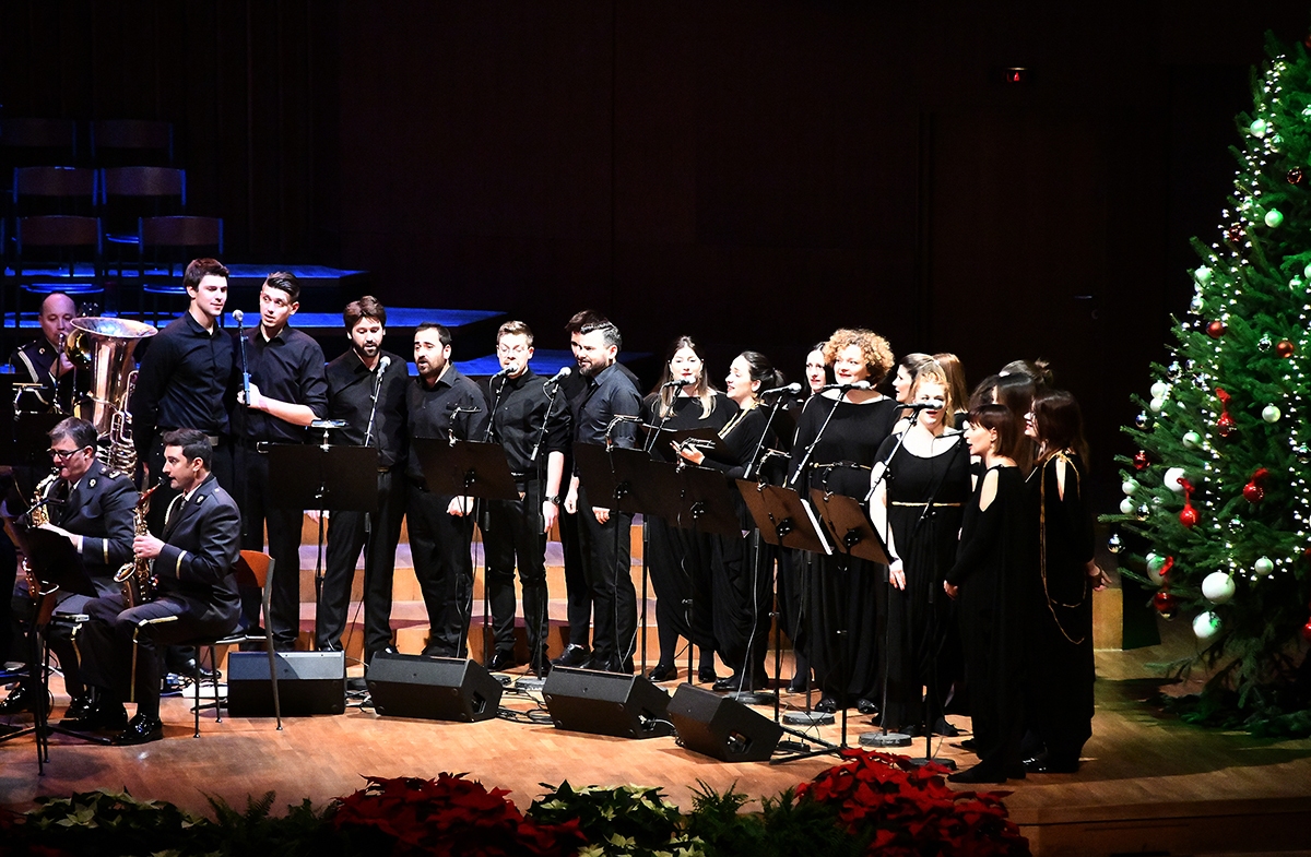 https://www.morh.hr/wp-content/gallery/odrzan-bozicni-koncert-simfonijskog-puhackog-orkestra-hv-a/20191218_bozicni_koncert_02.jpg