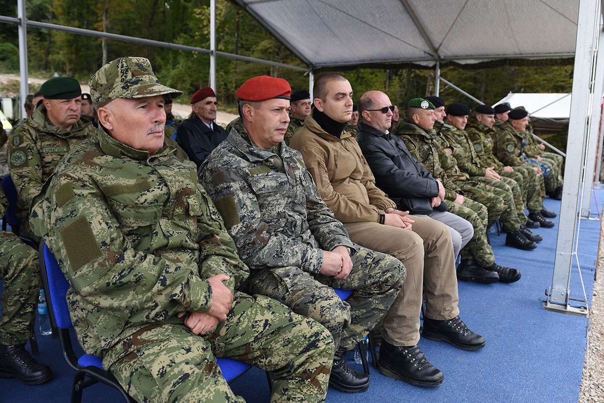 https://www.morh.hr/wp-content/gallery/odrzan-dan-uvazenih-gostiju-na-medunarodnoj-vojnoj-vjezbi-udar-19/udar_19_03102019_01.jpg