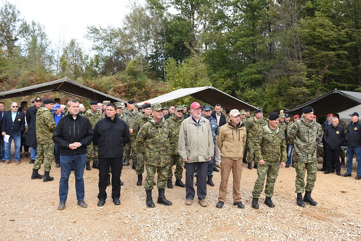 https://www.morh.hr/wp-content/gallery/odrzan-dan-uvazenih-gostiju-na-medunarodnoj-vojnoj-vjezbi-udar-19/udar_19_03102019_07.jpg