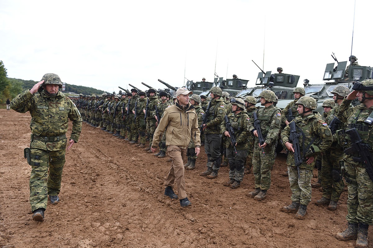 https://www.morh.hr/wp-content/gallery/odrzan-dan-uvazenih-gostiju-na-medunarodnoj-vojnoj-vjezbi-udar-19/udar_19_03102019_12.jpg